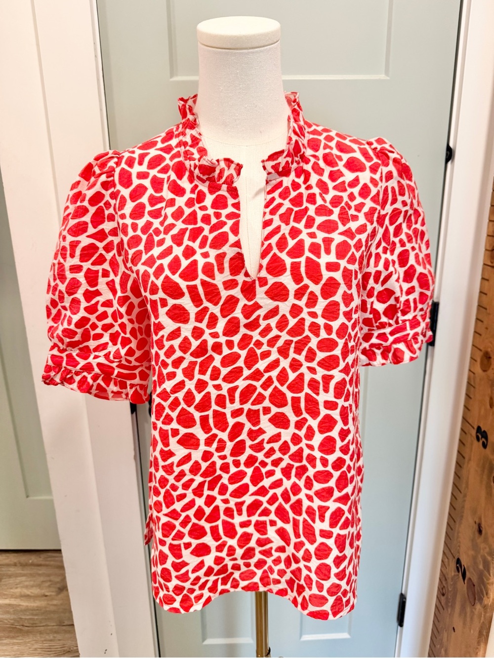 JADE Melody Tam Giraffe Print Top Ruffle Puff Sleeve Blouse XS Summer Viscose